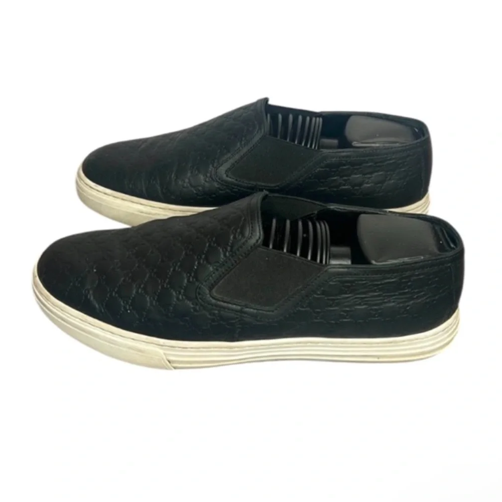 Authentic Gucci luxury designer signature GG embossed leather sneakers sz 6 mens